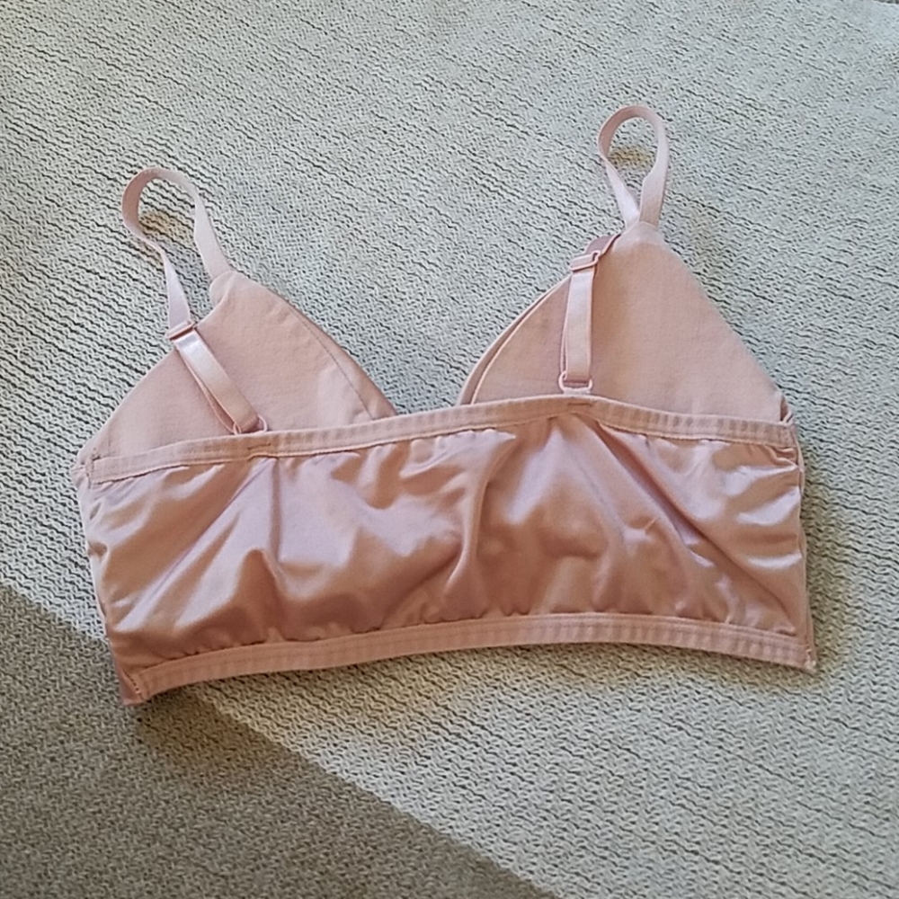 ❌SOLD❌Blush Pink Twist Front Bralette - Picture 3 of 4